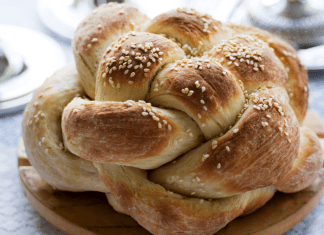 Eat round challah bread on Rosh Hashana.
